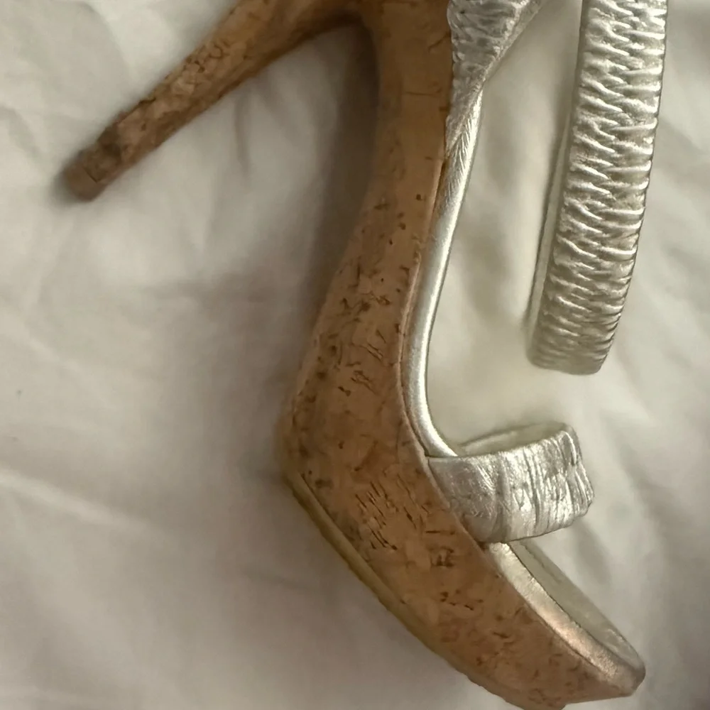 Gucci Brown Box with Gold Logo.  They’re like new but cork got ruined in the box - Picture 16 of 16